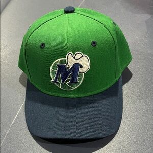 Kids Mitchell & Ness Mavericks Structured SnapBack Cap - NWOT